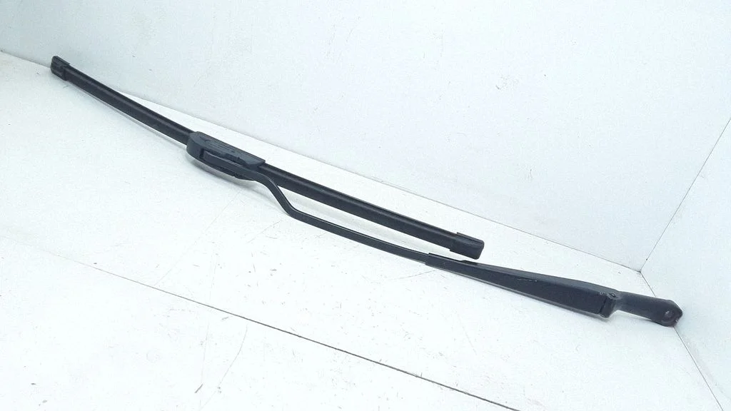 Front wiper blade arm – Volkswagen Passat B5.5 (2001-2005)
