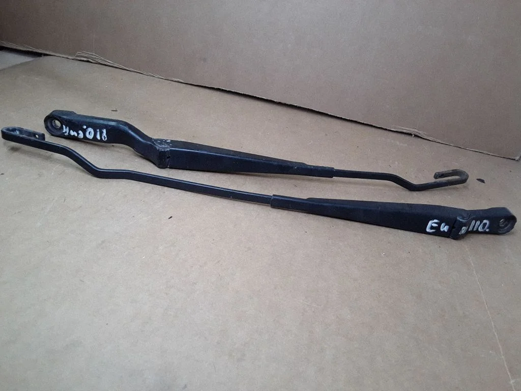 Front wiper blade arm – Volkswagen Passat B4 (1994-1996)