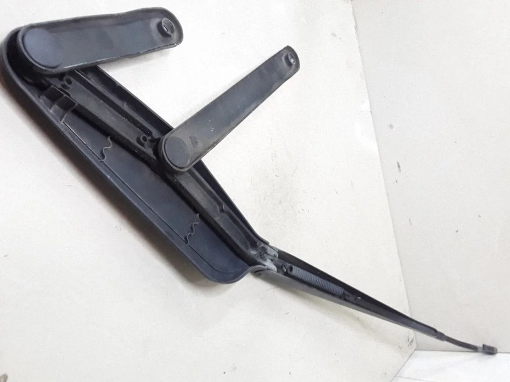 Front wiper blade arm – right