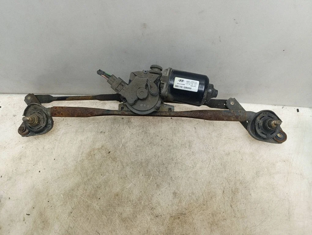 Front wiper linkage and motor – Hyundai Santa Fe (2006-2012)