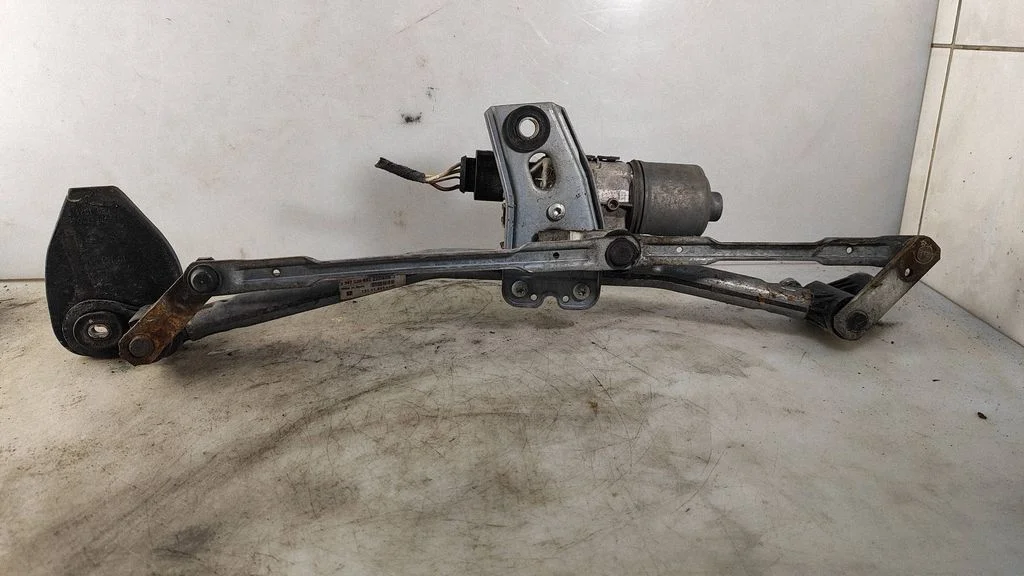 Front wiper linkage and motor 13111211