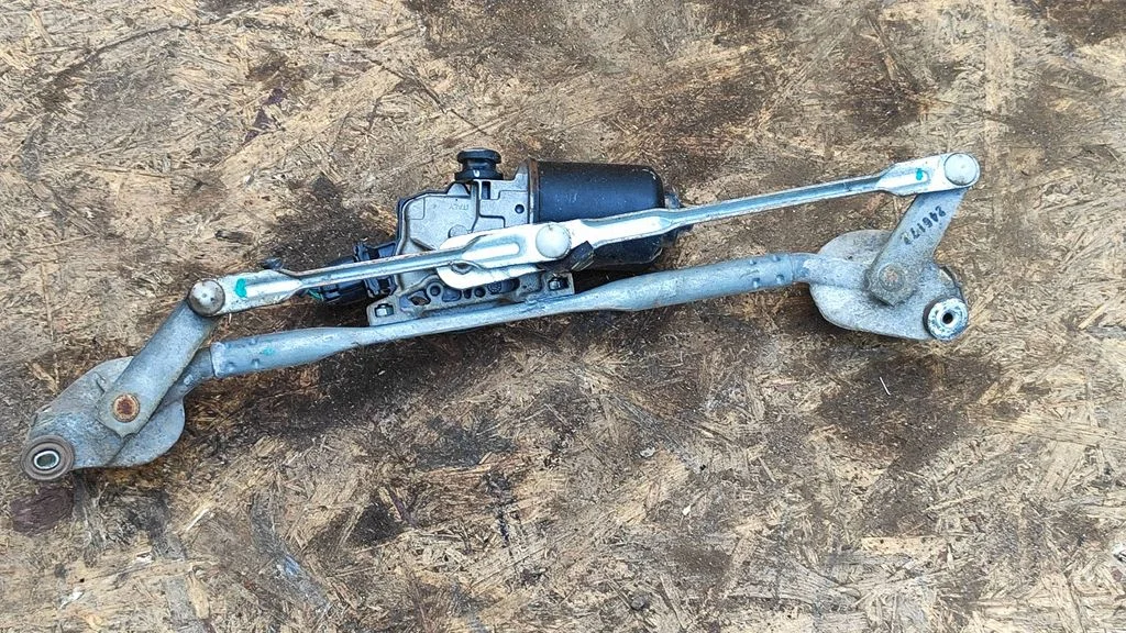Front wiper linkage and motor – Toyota Corolla Verso AR10 (2004-2009)