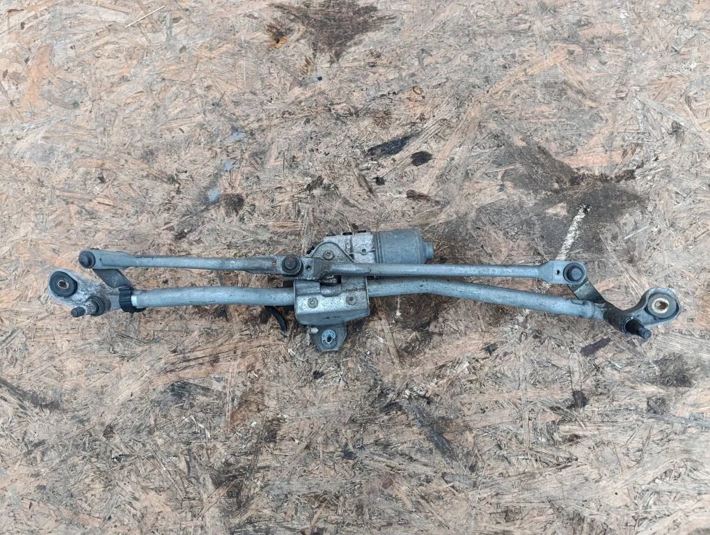 Front wiper linkage and motor – Audi A4 S4 B7 8E 8H (2005-2008)