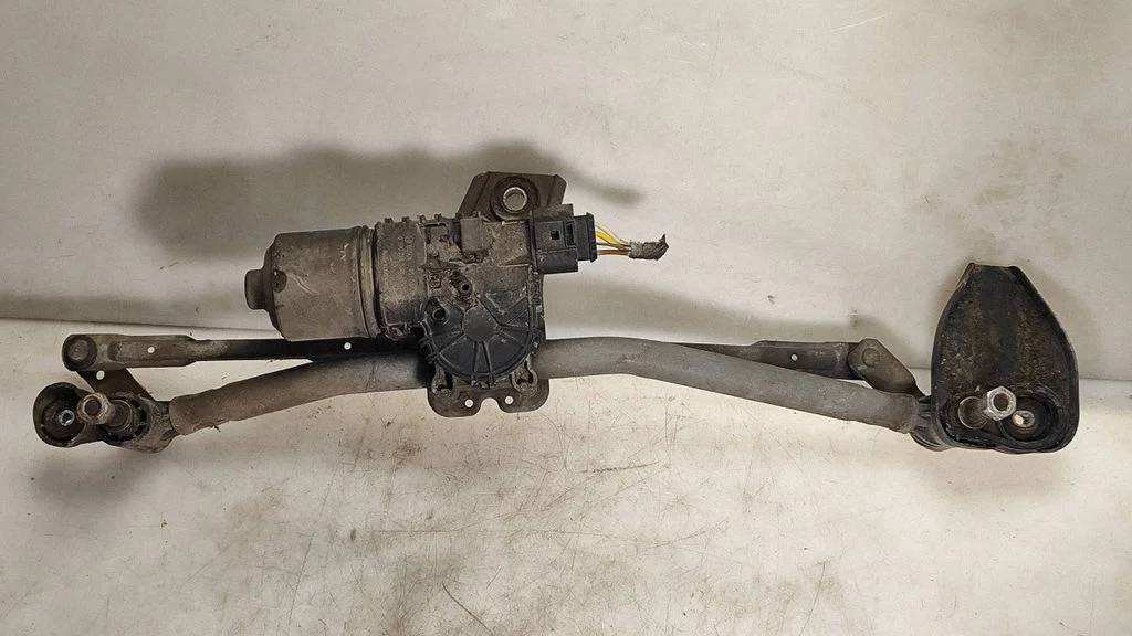 Front wiper linkage and motor 13111211