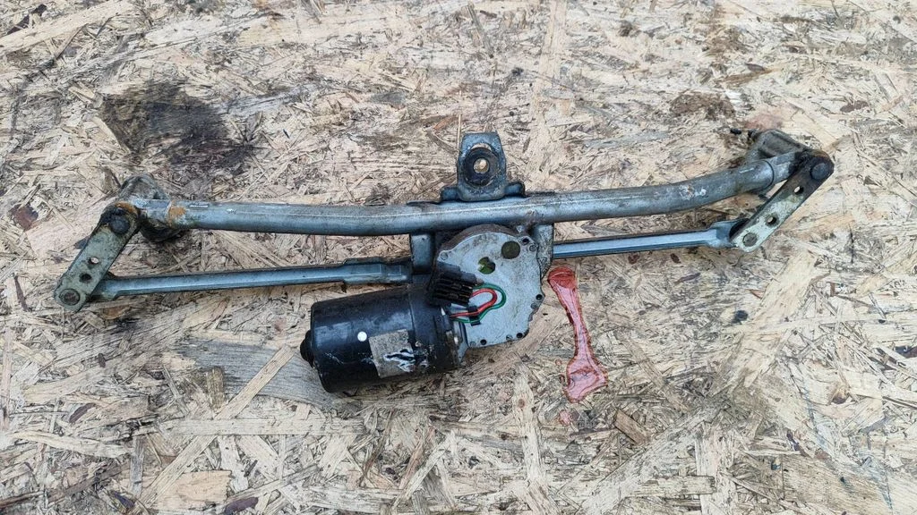 Front wiper linkage and motor