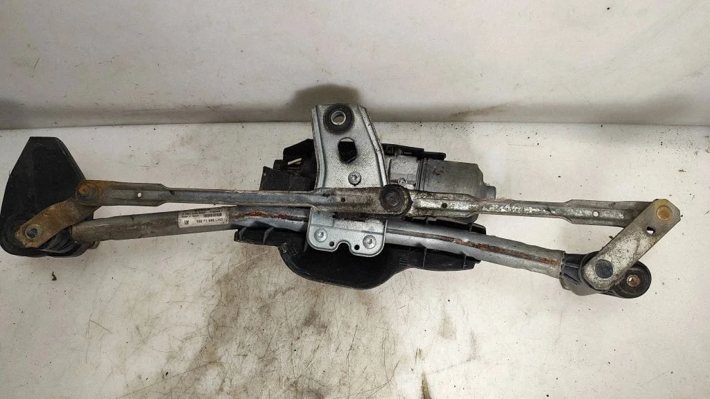 Front wiper linkage and motor 13271686