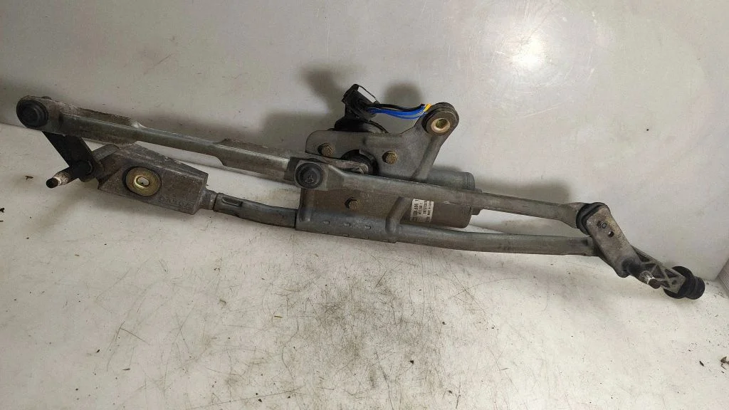 Front wiper linkage and motor – Volvo V70 (2000-2004)