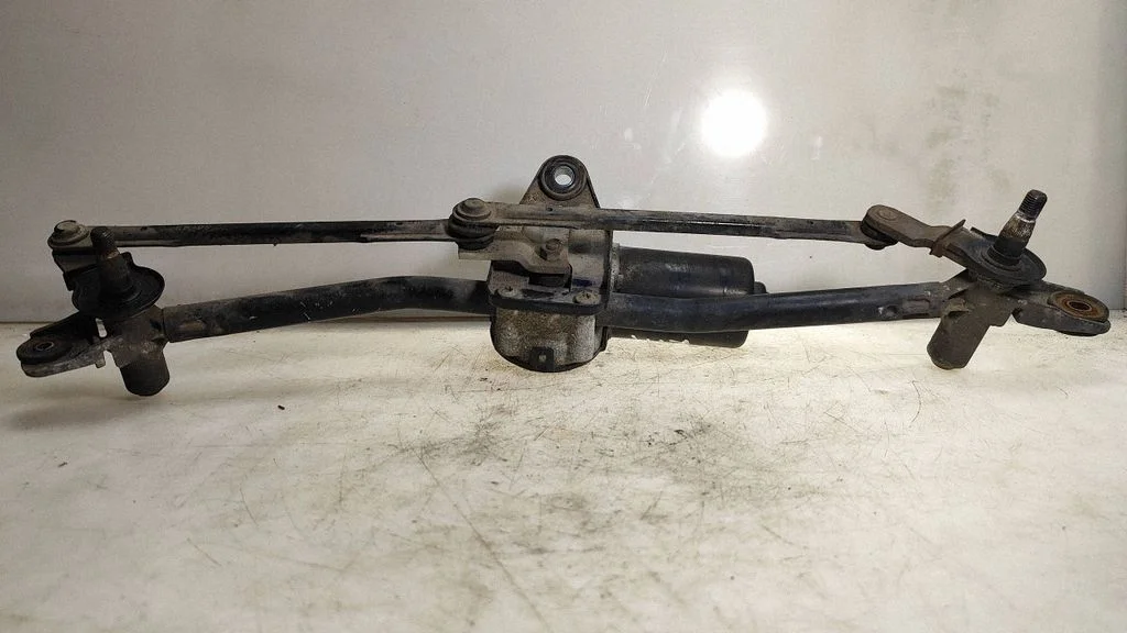 Front wiper linkage and motor
