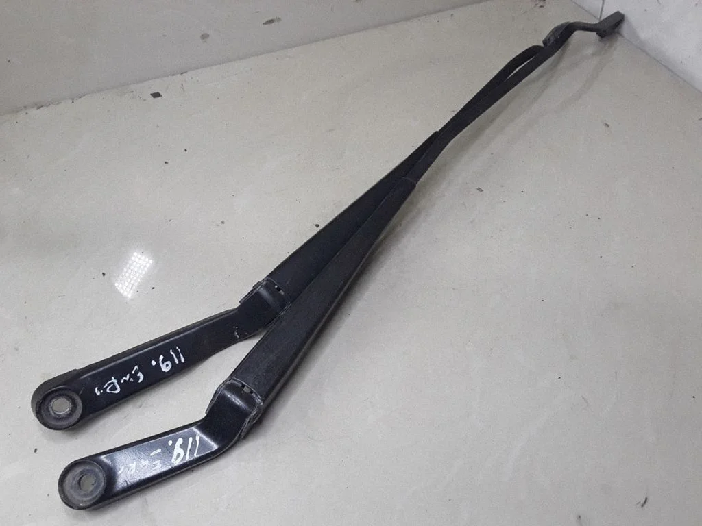 Front wiper blade arm – Volkswagen Golf III (1992-1997)