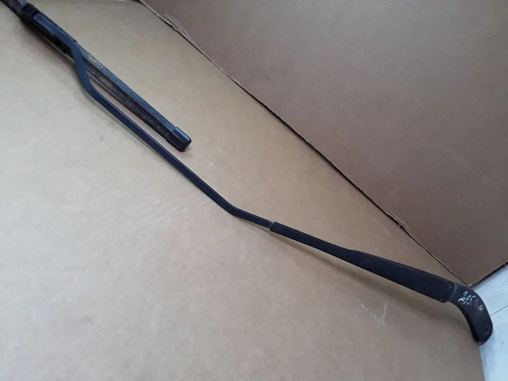 Front wiper blade arm – Renault Megane II (2002-2005)