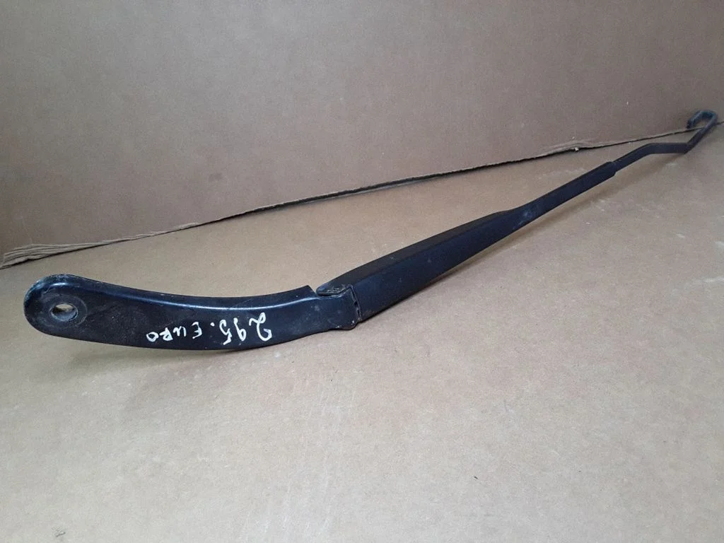 Front wiper blade arm – Renault Megane II (2002-2005)