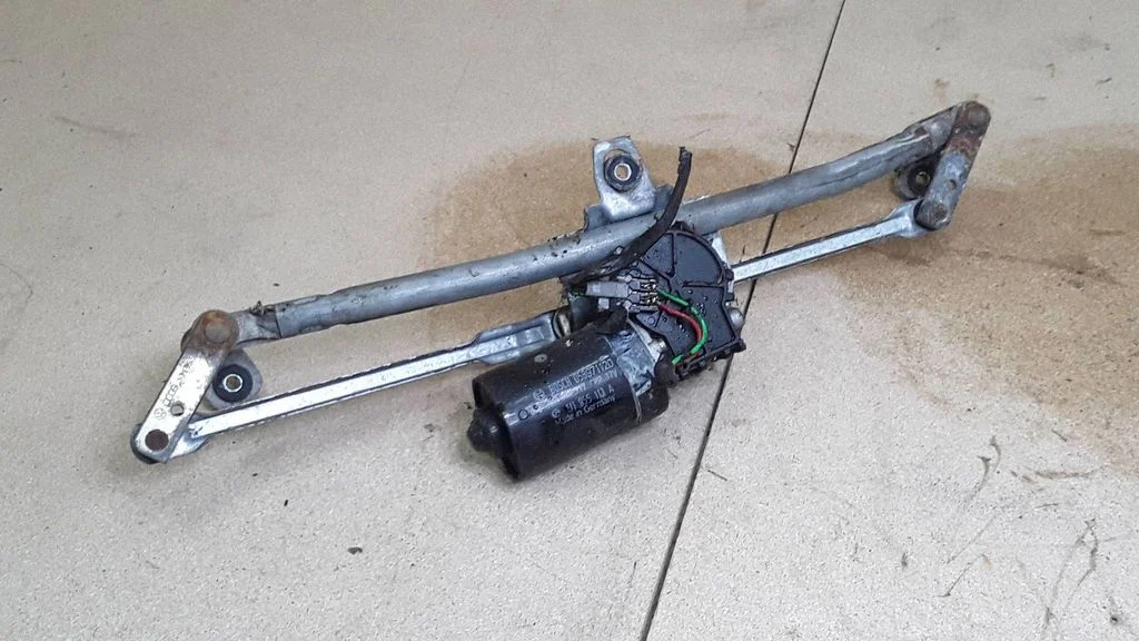 Front wiper linkage and motor 1J1955113A