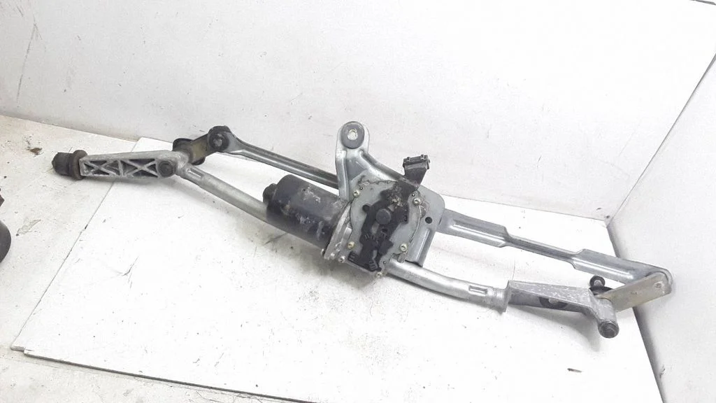 Front wiper linkage and motor – Volvo S60 (2001-2004)
