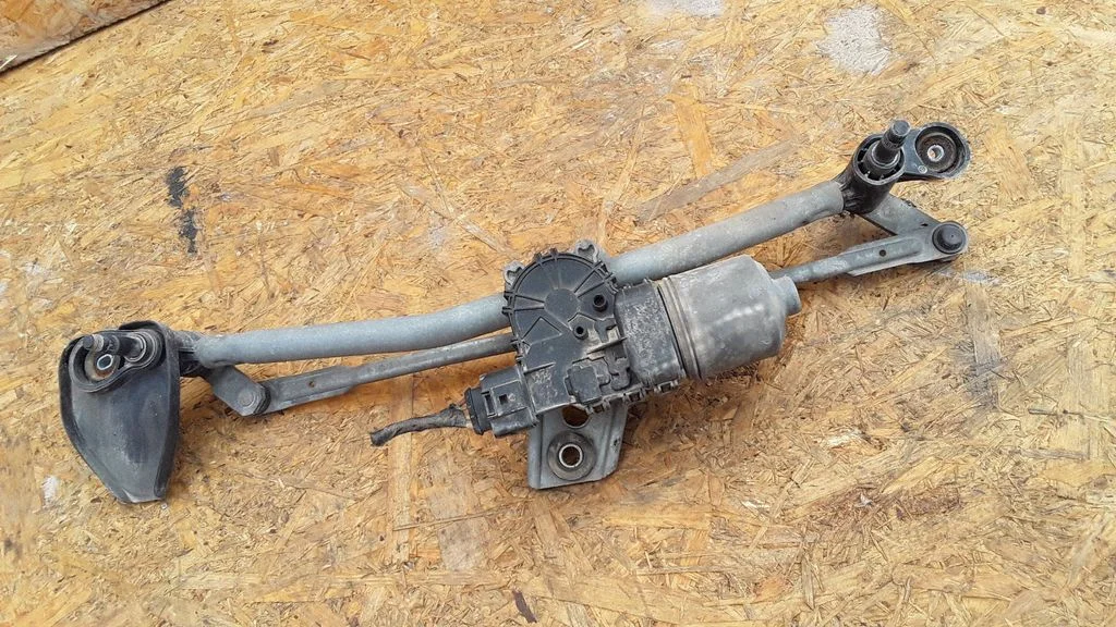 Front wiper linkage and motor 13111211