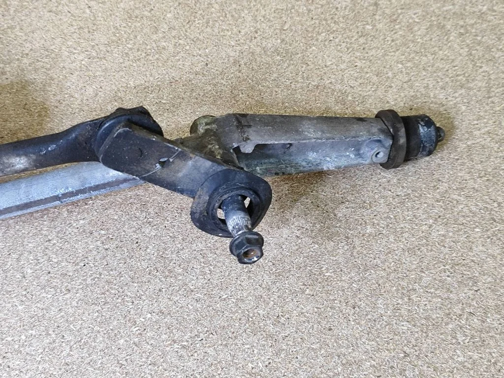 Front wiper linkage and motor – Volvo S60 (2001-2004)