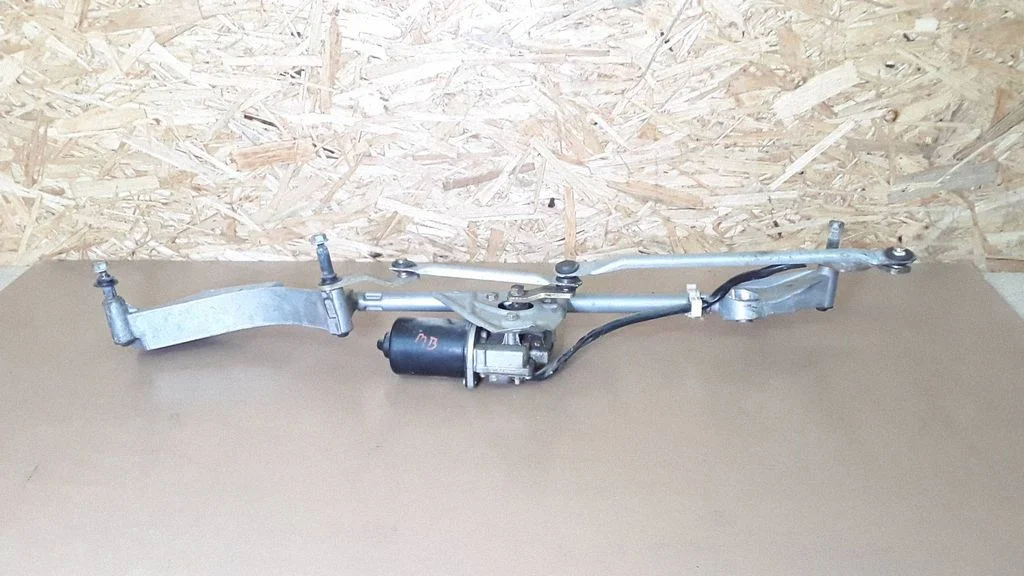 Front wiper linkage and motor – Mercedes-Benz C-Class W203 (2000-2007)