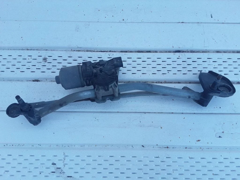 Front wiper linkage and motor 13111211