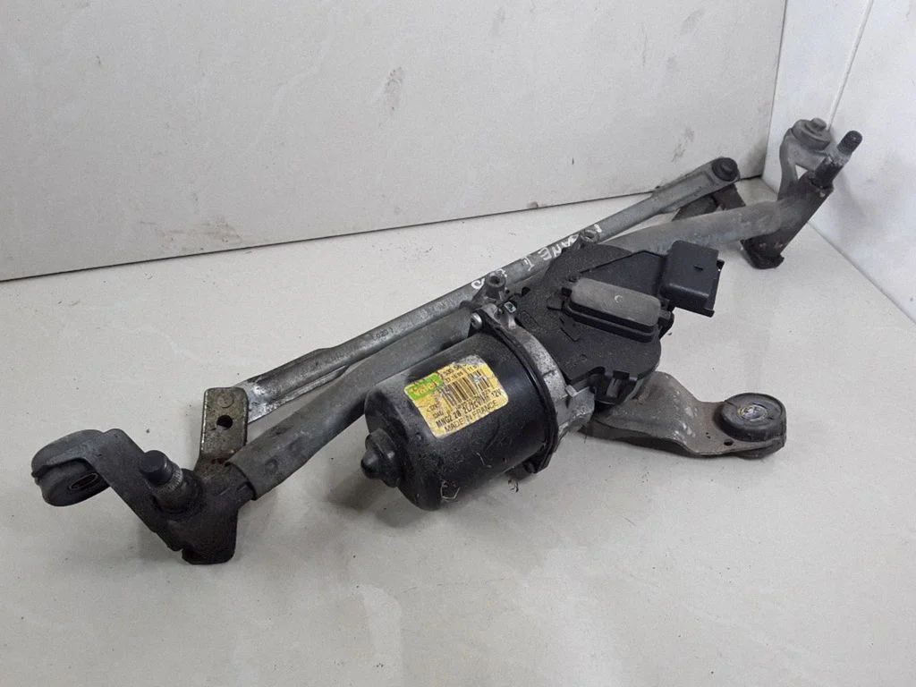 Front wiper linkage and motor – Renault Megane II (2002-2005)