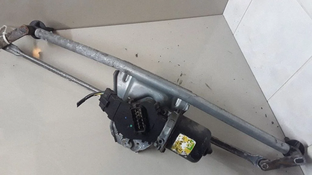 Front wiper linkage and motor 53563102