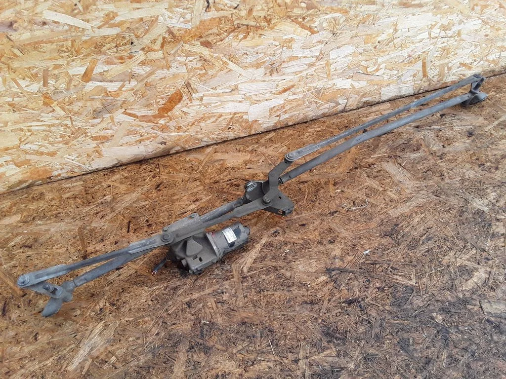 Front wiper linkage and motor 4004638
