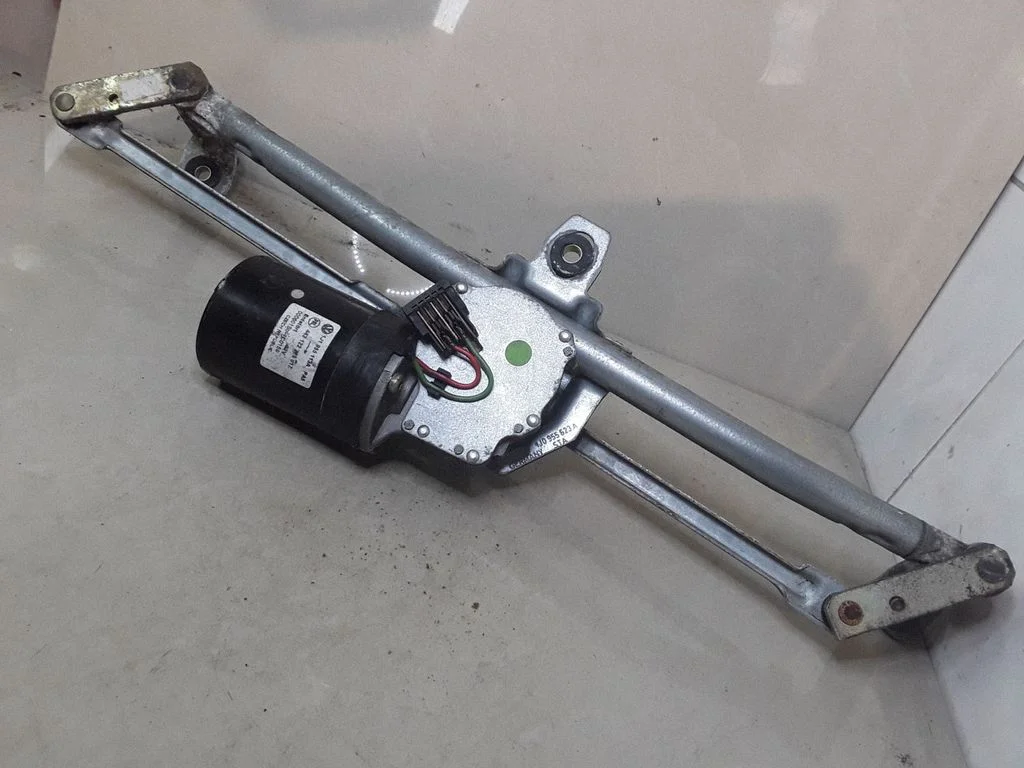 Front wiper linkage and motor – Audi A3 S3 8L (1996-2003)