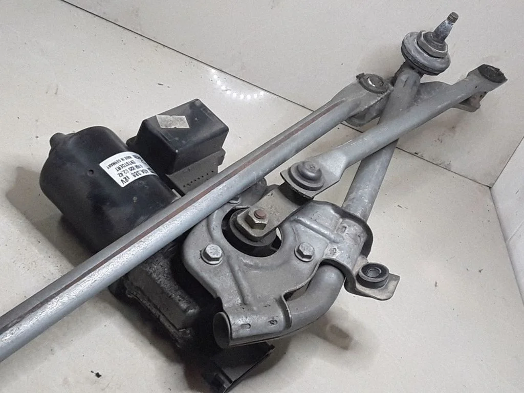 Front wiper linkage and motor – Mercedes-Benz A-Class W168 (1997-2004)