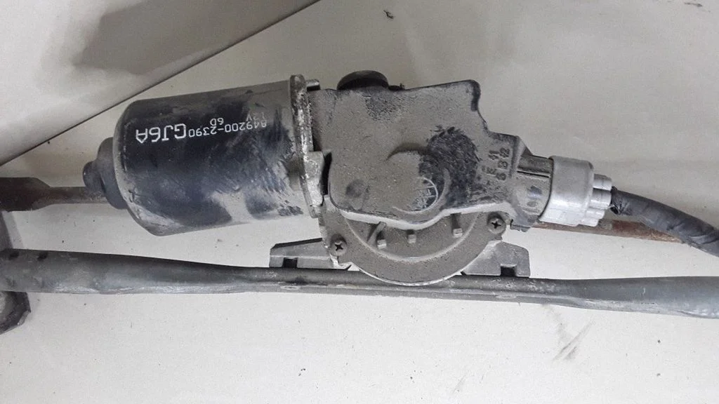 Front wiper linkage and motor – Mazda 6 (2002-2008)