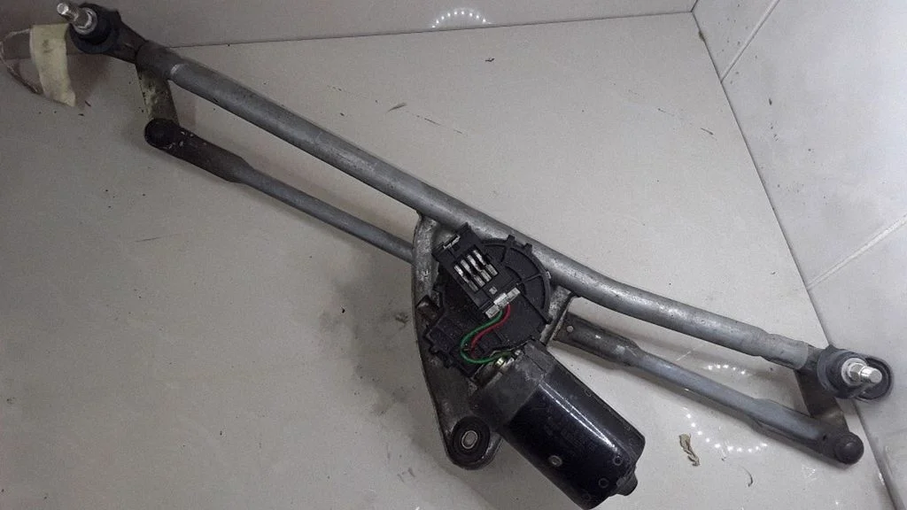 Front wiper linkage and motor