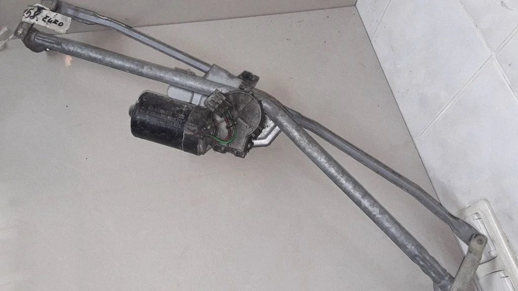 Front wiper linkage and motor – Volkswagen Passat B3 (1988-1993)