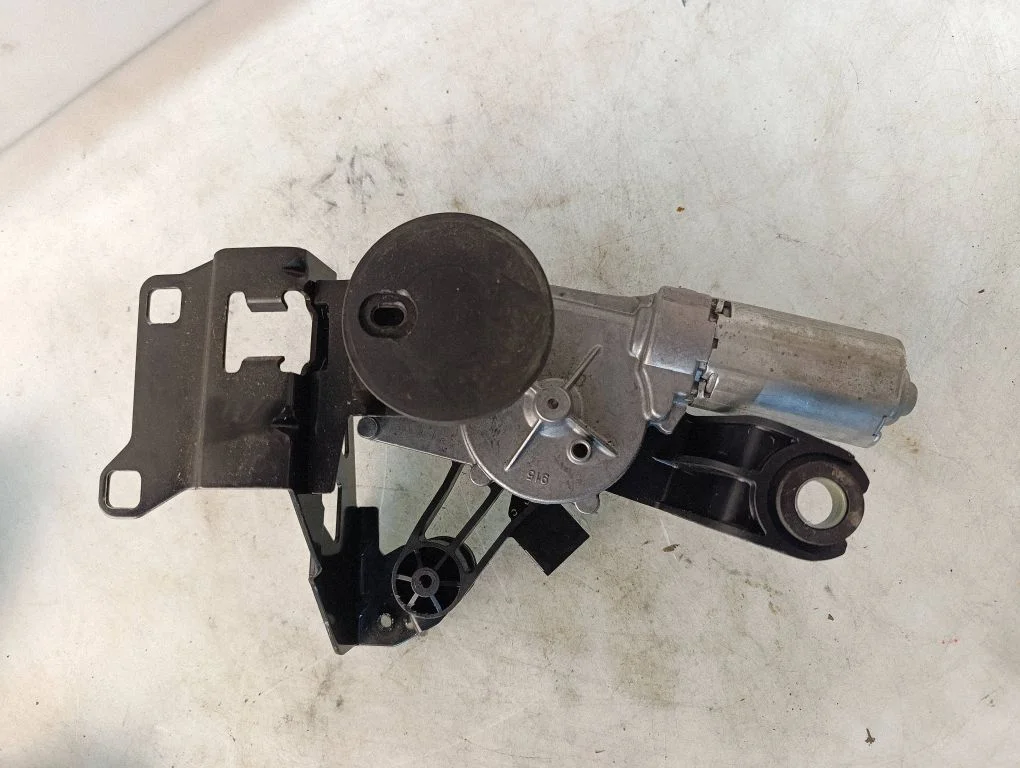 Rear window wiper motor – BMW 5 Series E60 E61 (2004-2010)