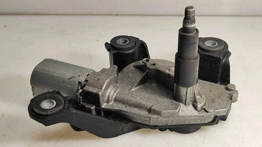 Rear window wiper motor – Nissan Qashqai+2 (2008-2010)