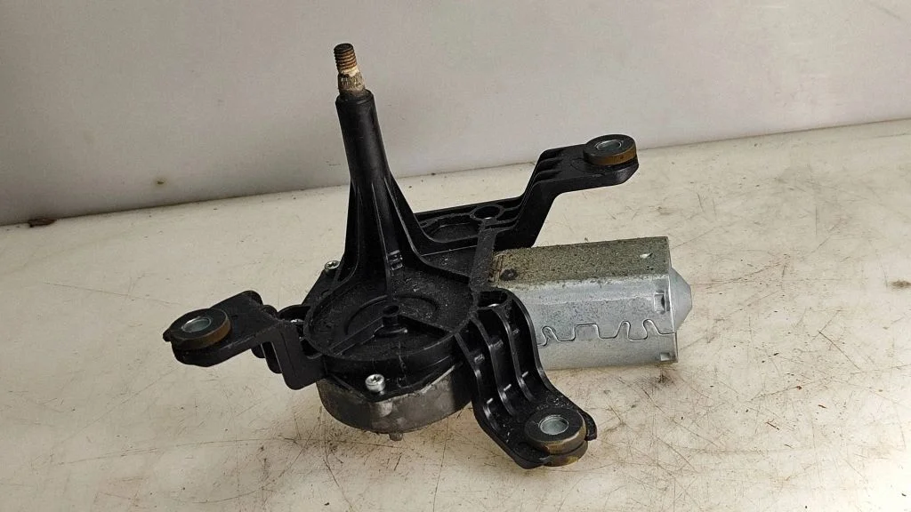Rear window wiper motor – Opel Corsa D (2006-2014)