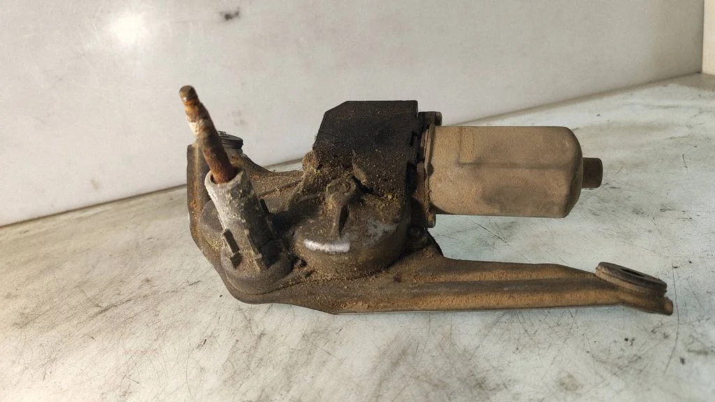 Rear window wiper motor – Toyota Avensis T250 (2003-2006)