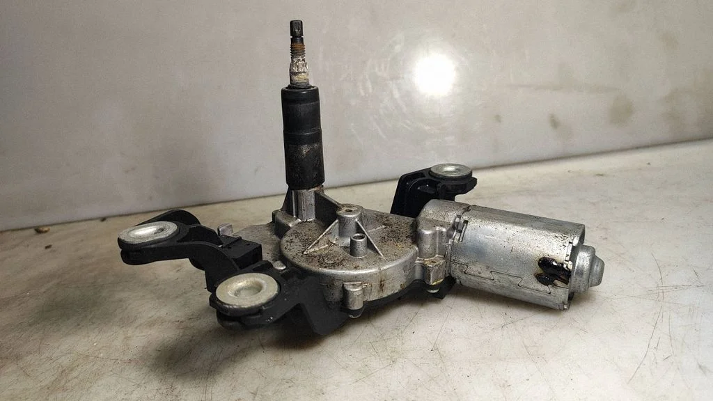 Rear window wiper motor – Volkswagen Golf IV (1998-2005)