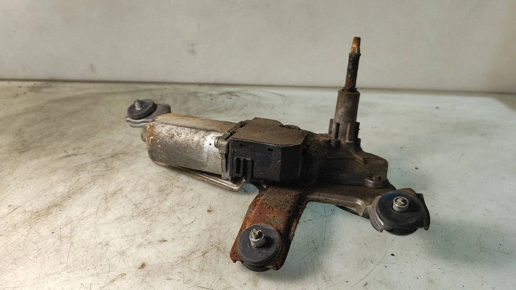 Rear window wiper motor – Toyota Corolla Verso AR10 (2004-2009)