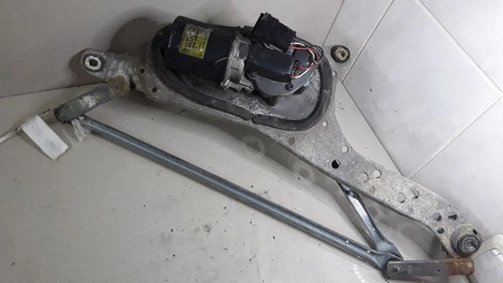 Front wiper linkage and motor 8200000525