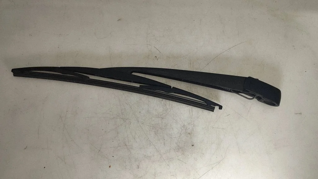 Rear wiper blade arm – Subaru Outback (2007-2009)