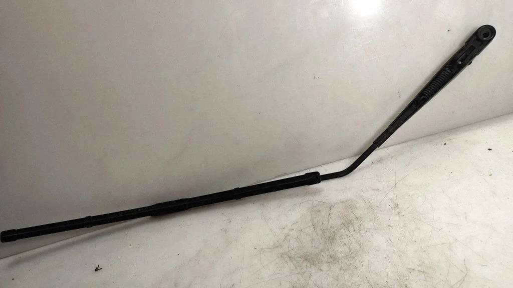 Rear wiper blade arm – Opel Insignia A (2008-2017)