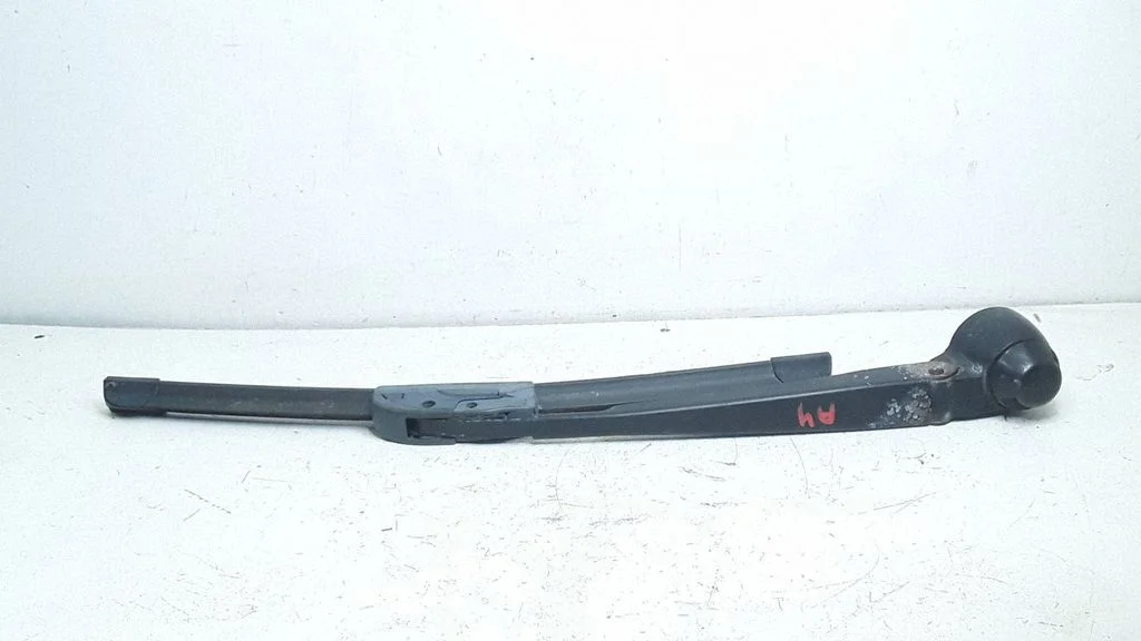 Rear wiper blade arm – Audi A4 S4 B5 8D (1999-2000)