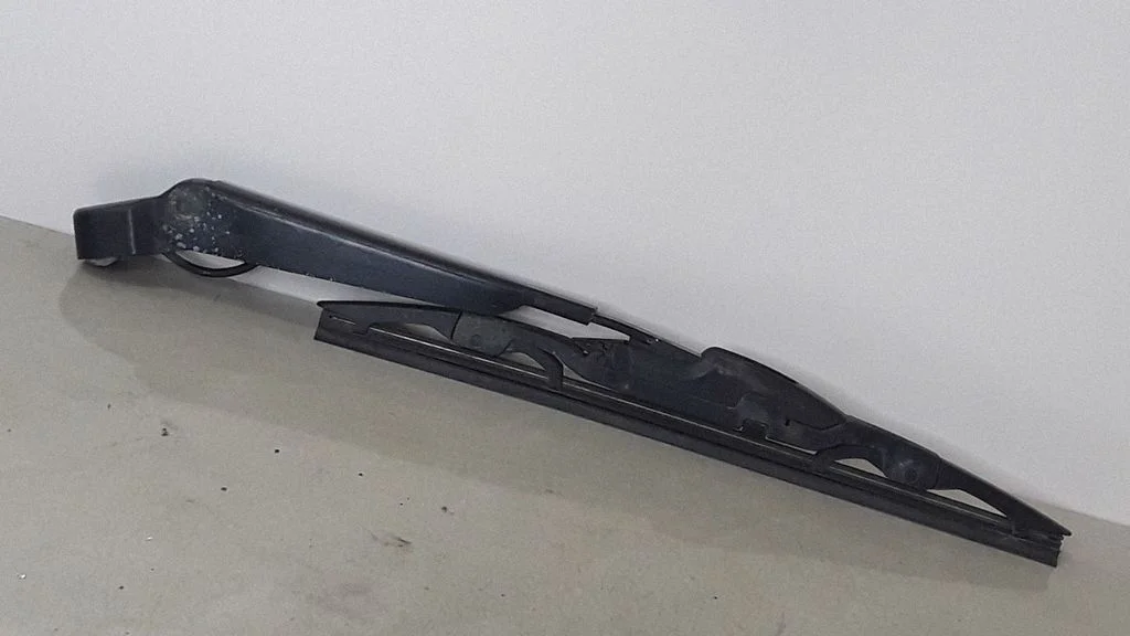 Rear wiper blade arm – Ford Focus C-MAX (2003-2010)