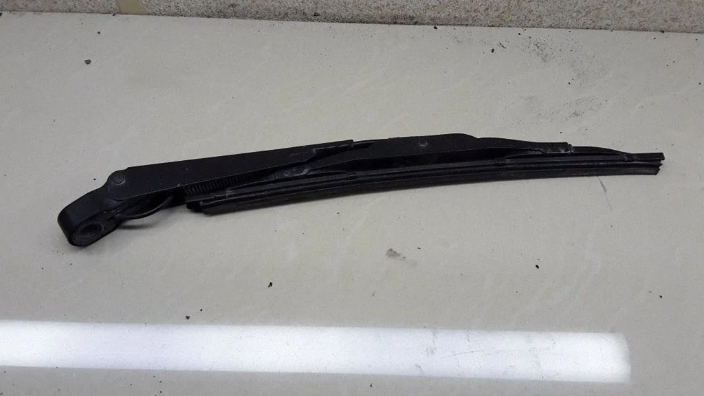 Rear wiper blade arm – Ford Focus C-MAX (2003-2010)