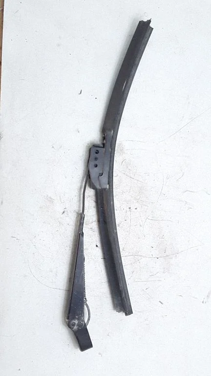 Rear wiper blade arm – Ford Mondeo Mk III (2000-2007)