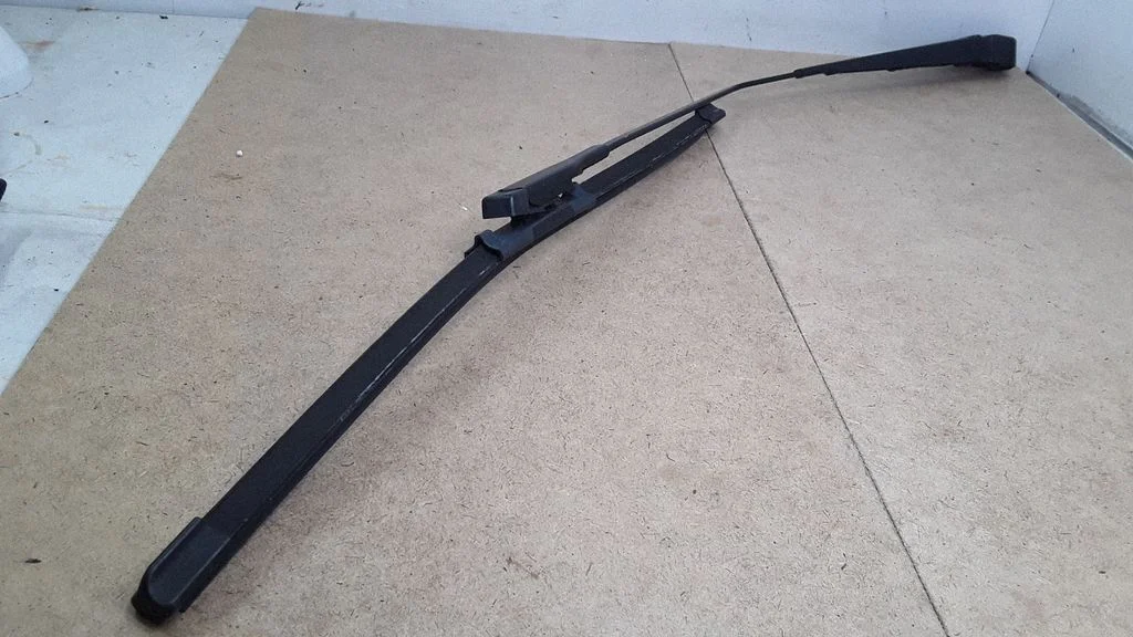 Rear wiper blade arm – Opel Insignia A (2008-2017)