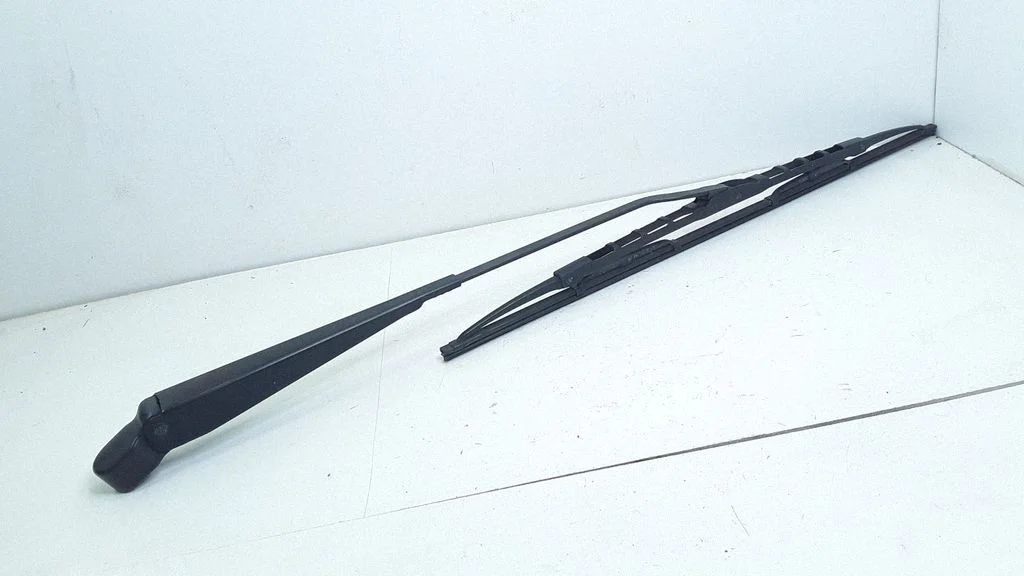 Rear wiper blade arm – Ford Mondeo Mk III (2000-2007)