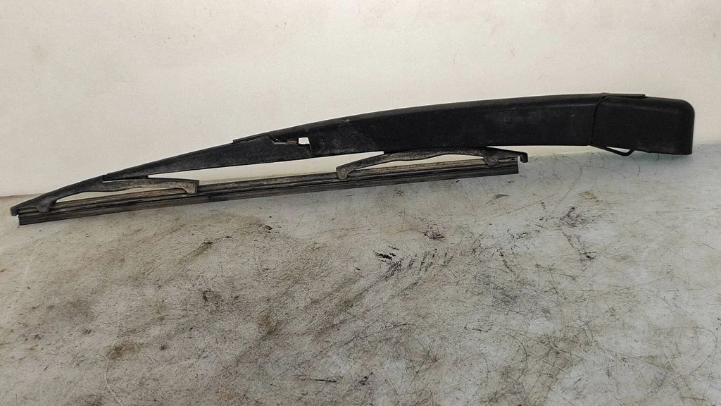 Rear wiper blade arm – Opel Antara (2006-2016)