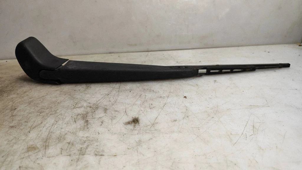 Rear wiper blade arm – Volvo V50 (2004-2007)