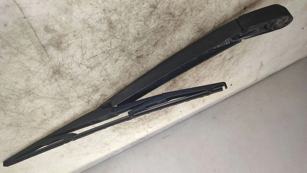 Rear wiper blade arm – Hyundai Santa Fe (2006-2012)