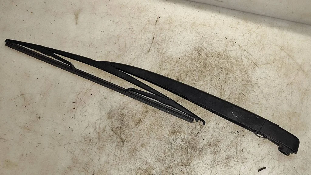 Rear wiper blade arm – Opel Vectra B (1996-2002)