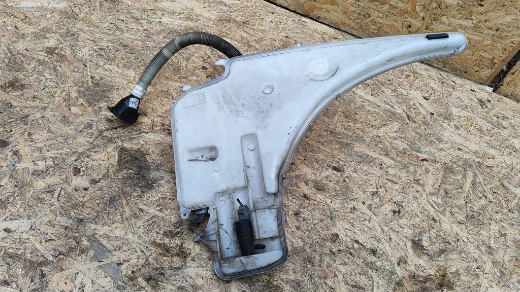 Windshield washer fluid reservoir/tank 7068998