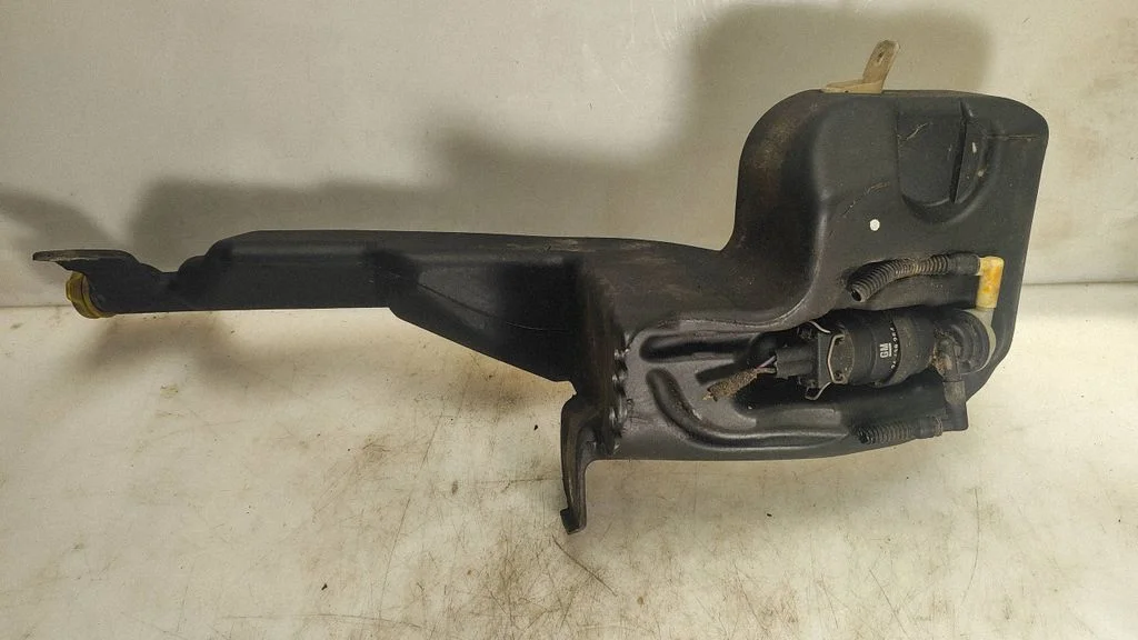 Windshield washer fluid reservoir/tank
